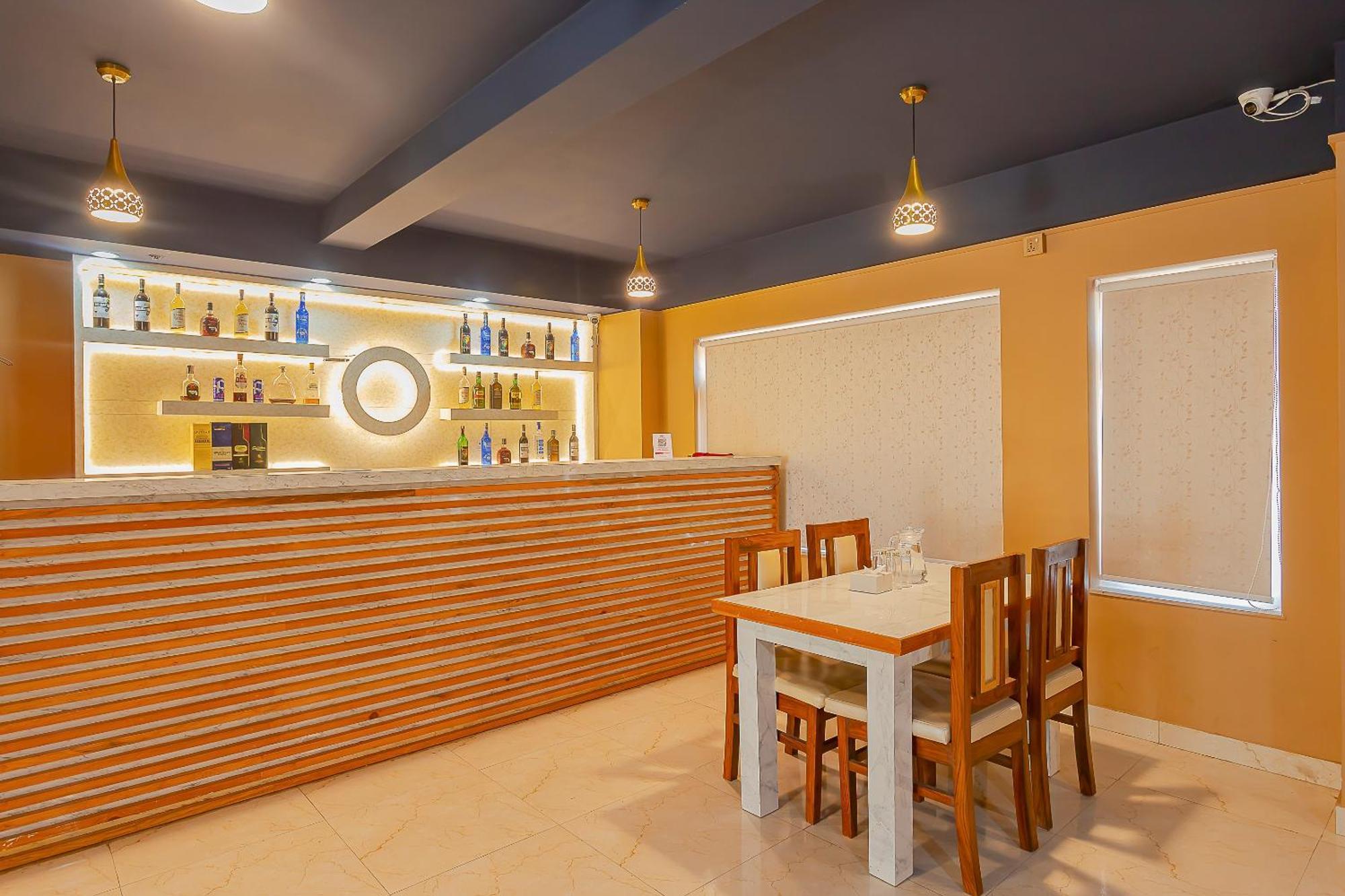 Oyo 798 Euphoria Inn Катманду Екстериор снимка